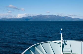 Ferry sailing to Arran