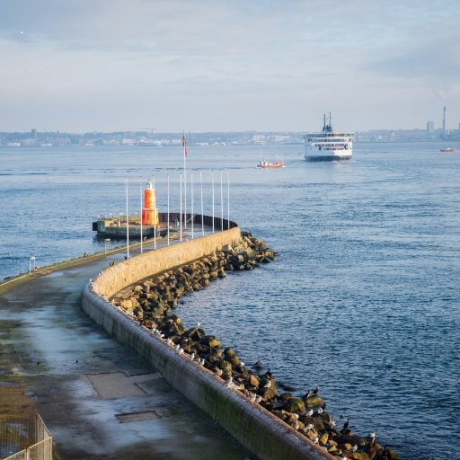 From Sweden 🇸🇪 <br>to Denmark 🇩🇰