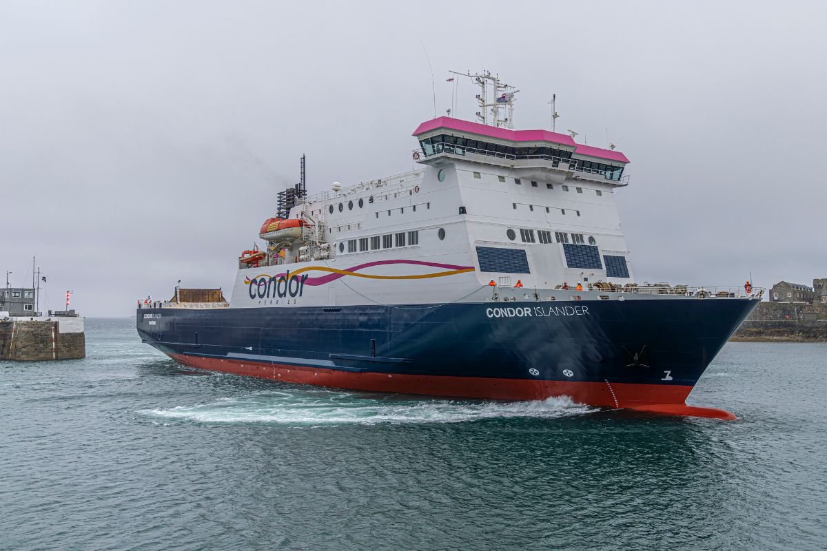 CalMac Trials Isle of Man ferry to support busy Arran route