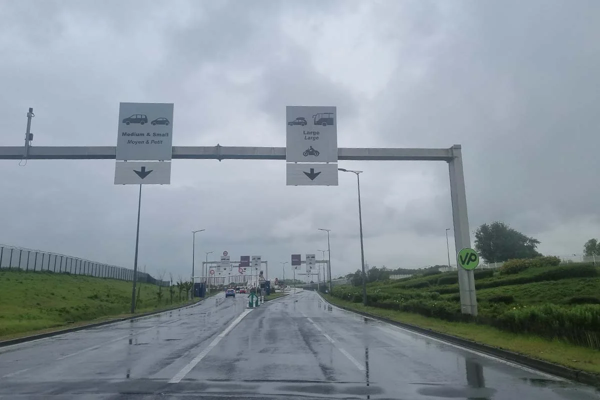 Vehicle waiting lanes for LeShuttle