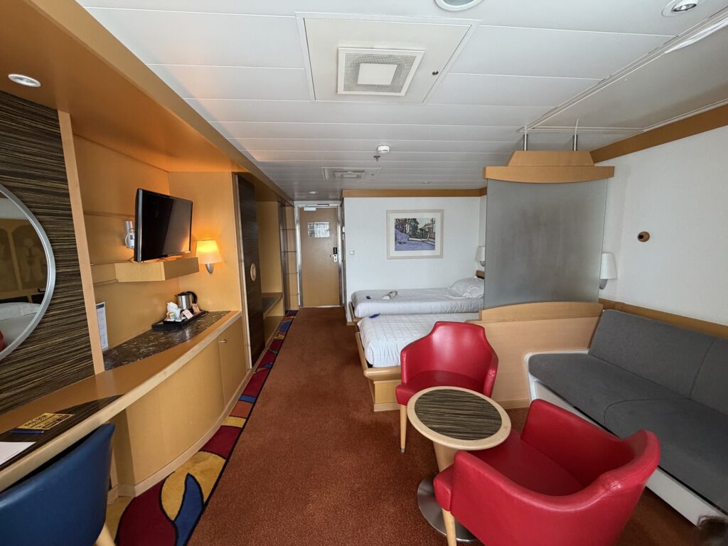 Four-berth Commodore cabin with balcony aboard Pont-Aven