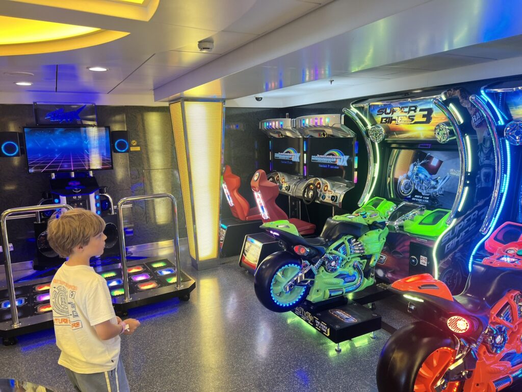Arcade and games area for children aboard Pont-Aven